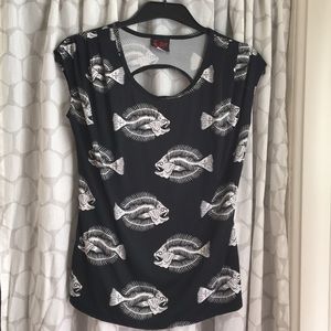 Short-sleeved Open-back Fish Skeleton Top